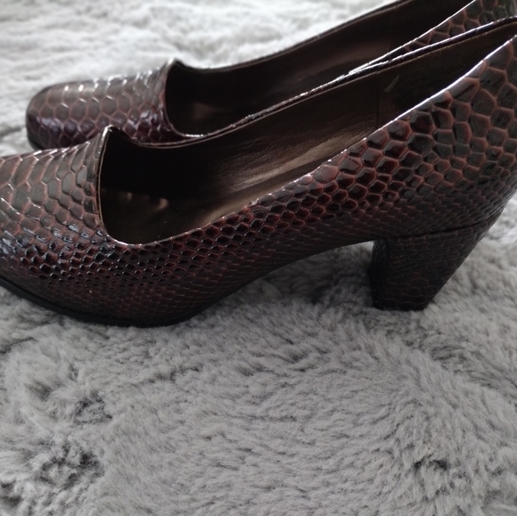 Work heels size 6 - Picture 2 of 3